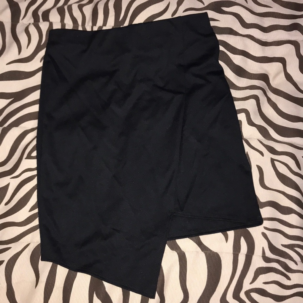 Asymmetric hem stretch skirt